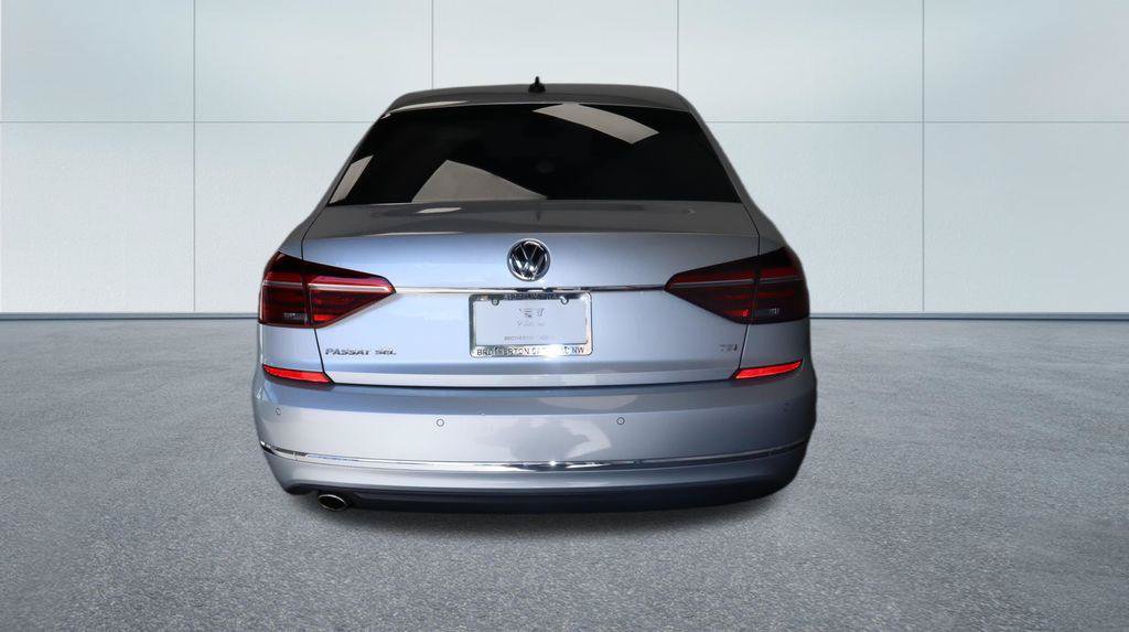 Used 2018 Volkswagen Passat 2.0T SEL Premium FWD image 4