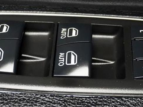 Used 2016 Chrysler 300 Limited w/ Driver Convenience Group image 32