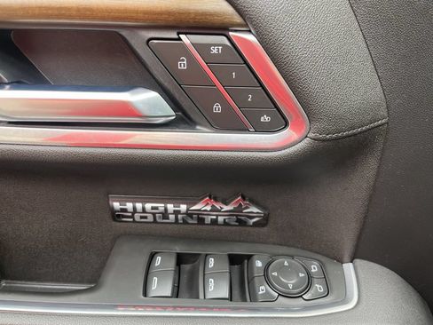 Used 2025 Chevrolet Silverado 1500 High Country w/ Technology Package AWD/4WD image 29
