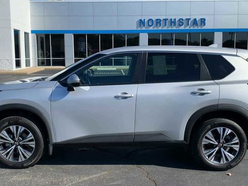 Used 2022 Nissan Rogue SV image 5