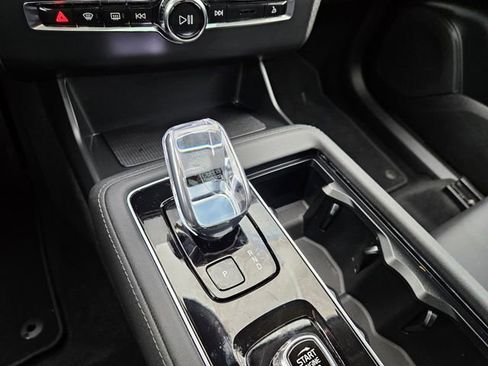 Certified 2025 Volvo XC90 B6 Plus AWD/4WD image 28