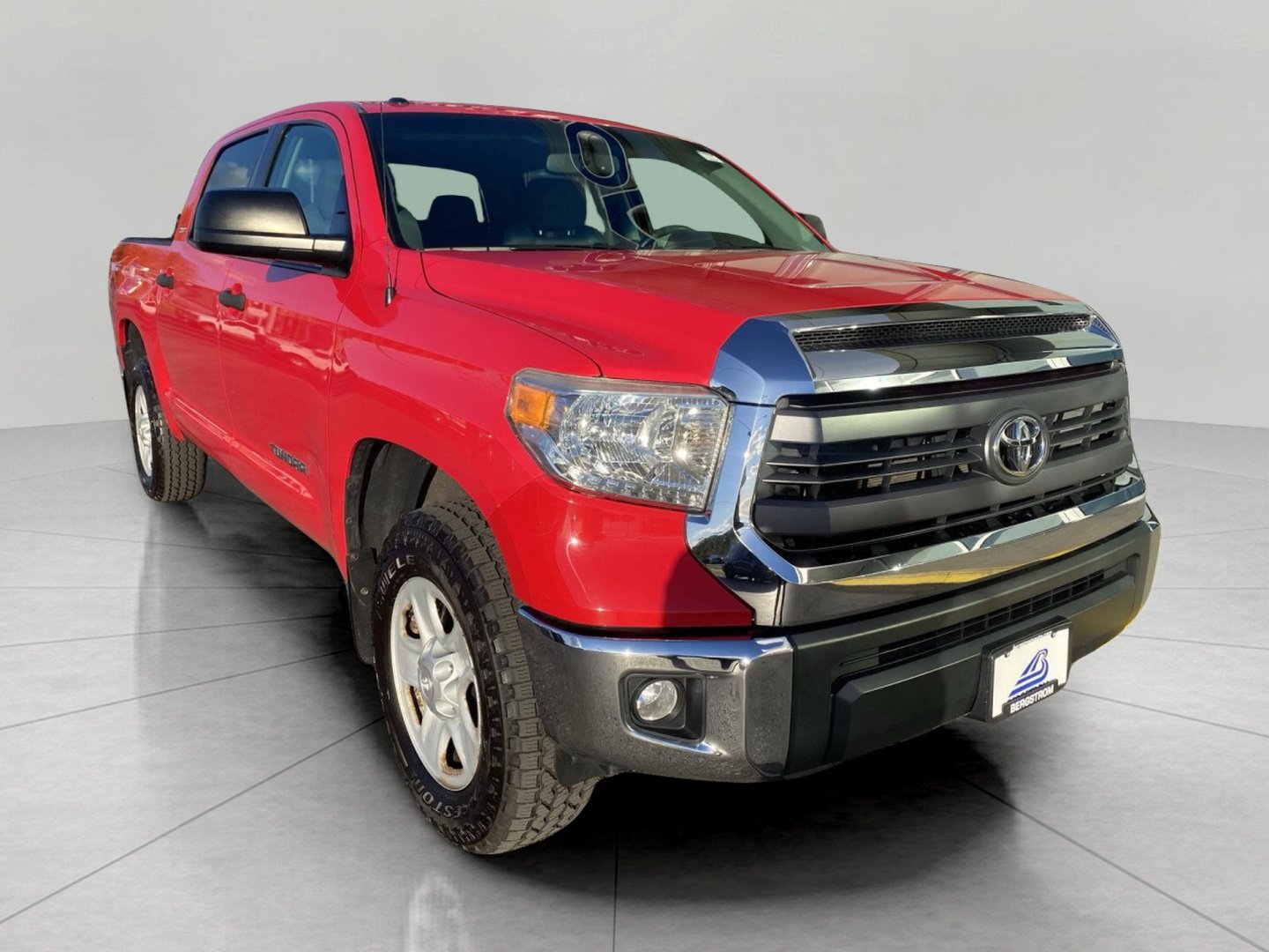Used 2015 Toyota Tundra SR5 w/ SR5 Upgrade Package AWD/4WD image 1