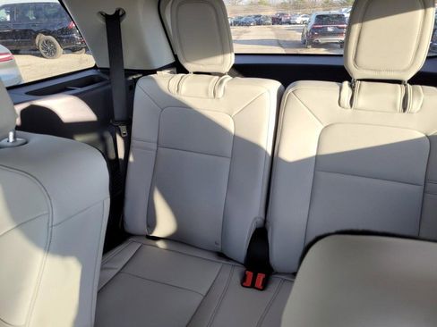 New 2026 Lincoln Aviator AWD image 11