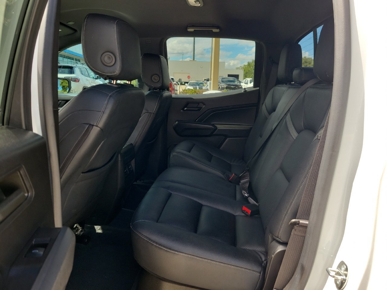 Used 2023 Chevrolet Colorado Trail Boss w/ Technology Package AWD/4WD image 9