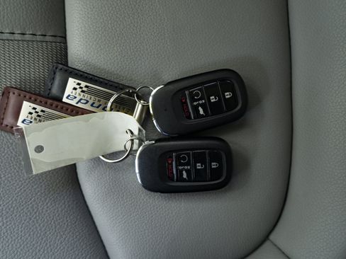 Used 2025 Honda Pilot EX-L image 44