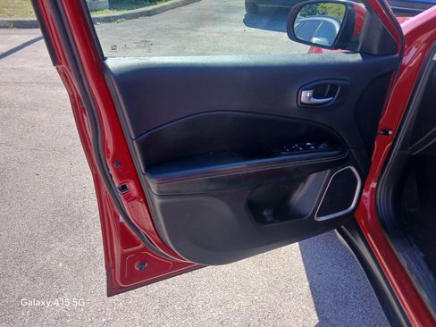 Used 2020 Jeep Compass Latitude w/ Popular Equipment Group FWD image 10