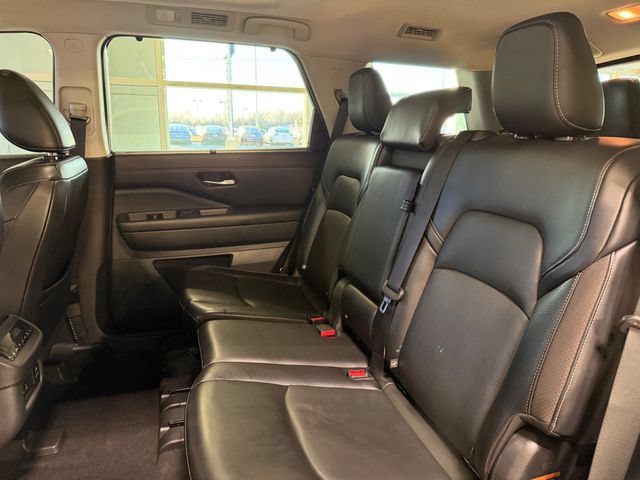Used 2022 Nissan Pathfinder SL AWD/4WD image 21