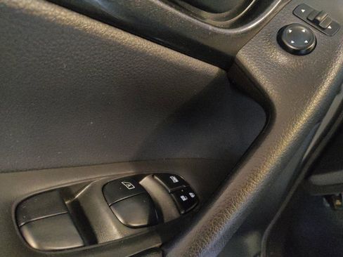 Used 2019 Nissan Rogue S AWD/4WD image 27