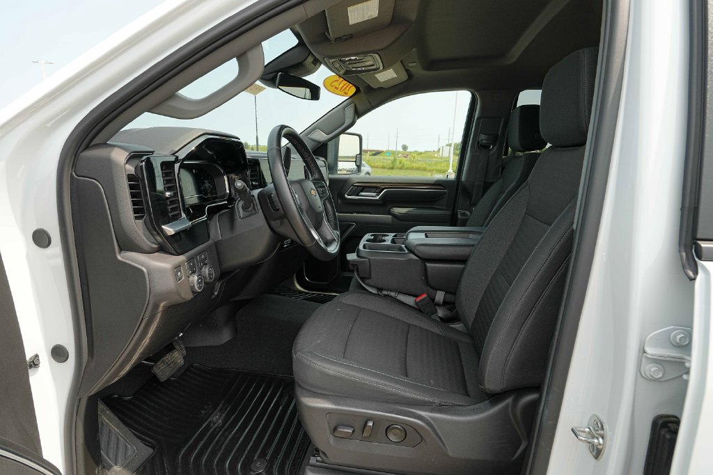 Used 2025 Chevrolet Silverado 2500 LT w/ Convenience Package AWD/4WD image 17