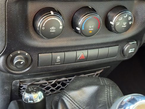 Used 2016 Jeep Wrangler Unlimited Sport w/ Quick Order Package 23S image 27