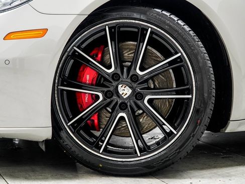 Used 2020 Porsche Panamera GTS image 3