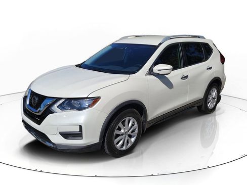 Used 2018 Nissan Rogue SV image 4