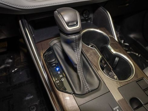 Used 2023 Toyota Highlander Limited image 19