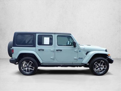 Used 2024 Jeep Wrangler Unlimited w/ Technology Group AWD/4WD image 5