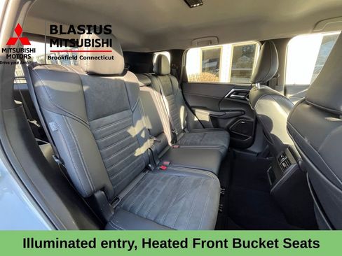 Used 2025 Mitsubishi Outlander SE image 13