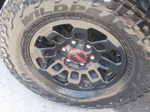 Used 2017 Toyota Tacoma TRD Pro AWD/4WD image 5