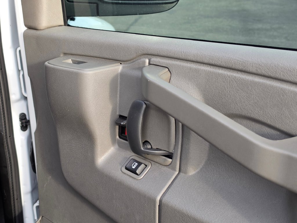 Used 2020 Chevrolet Express 2500 RWD image 13