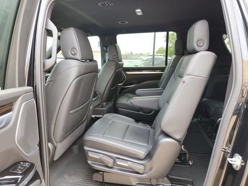 Used 2025 Cadillac Escalade ESV Luxury w/ LPO, Floor Liner Package AWD/4WD image 13