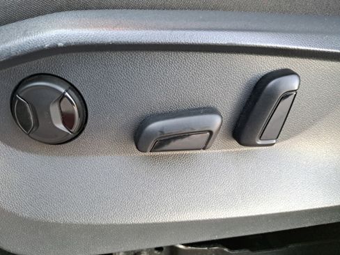 Used 2024 Volkswagen Taos SE image 25