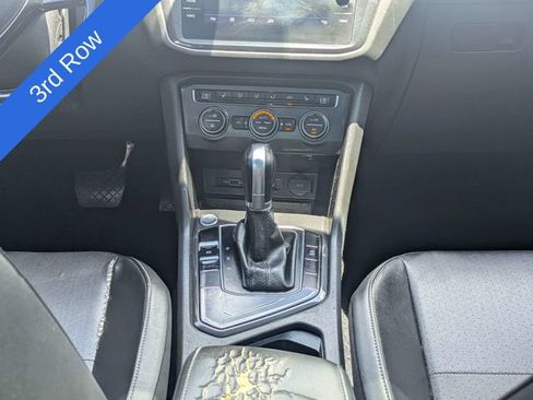 Used 2018 Volkswagen Tiguan SE w/ Panoramic Sunroof Package FWD image 19