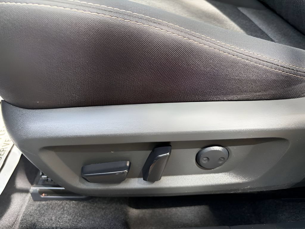 Used 2024 Nissan Rogue SV AWD/4WD image 15