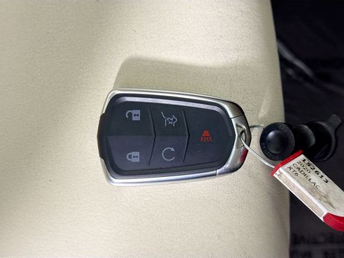 Used 2020 Cadillac XT6 Premium Luxury image 42