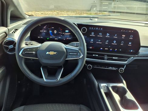 Used 2025 Chevrolet Equinox EV LT FWD image 5