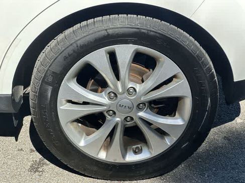 Used 2016 Kia Soul + FWD image 5