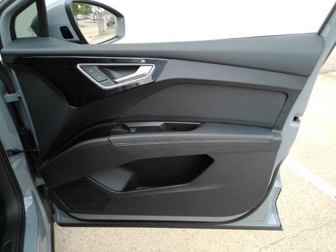 Used 2023 Audi Q4 e-tron Premium Plus w/ Premium Plus image 18