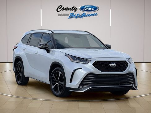Used 2022 Toyota Highlander XSE image 1