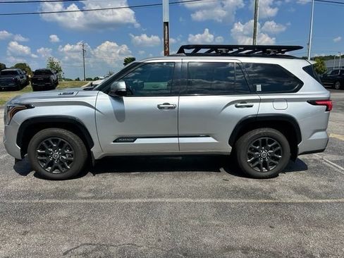 Used 2023 Toyota Sequoia Platinum AWD/4WD image 8