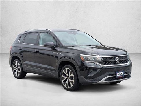 Used 2024 Volkswagen Taos SE image 3
