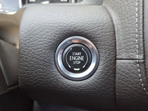Used 2021 GMC Yukon XL Denali w/ Denali Premium Package RWD image 9