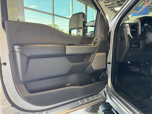 Used 2023 Ford F350 Lariat w/ Lariat Ultimate Package AWD/4WD image 9
