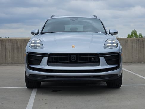 Certified 2025 Porsche Macan image 11