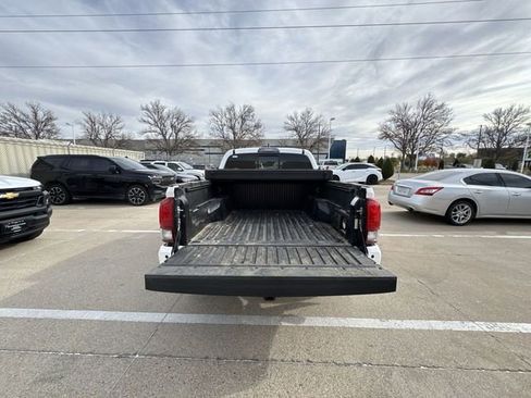 Used 2019 Toyota Tacoma TRD Off-Road image 23