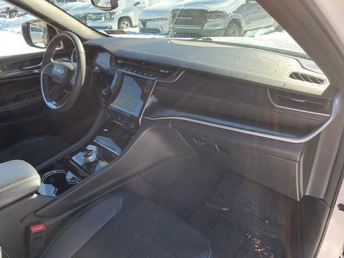 Certified 2023 Jeep Grand Cherokee Altitude image 12