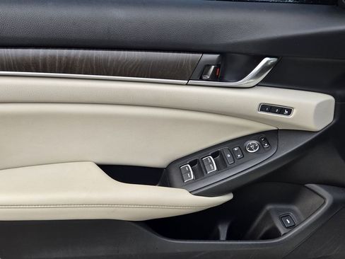 Used 2020 Honda Accord Touring image 35