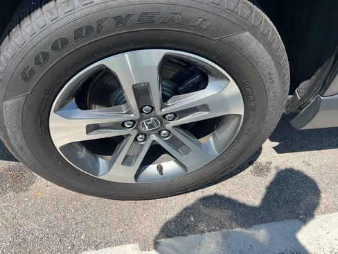 Used 2024 Honda Pilot EX-L image 16