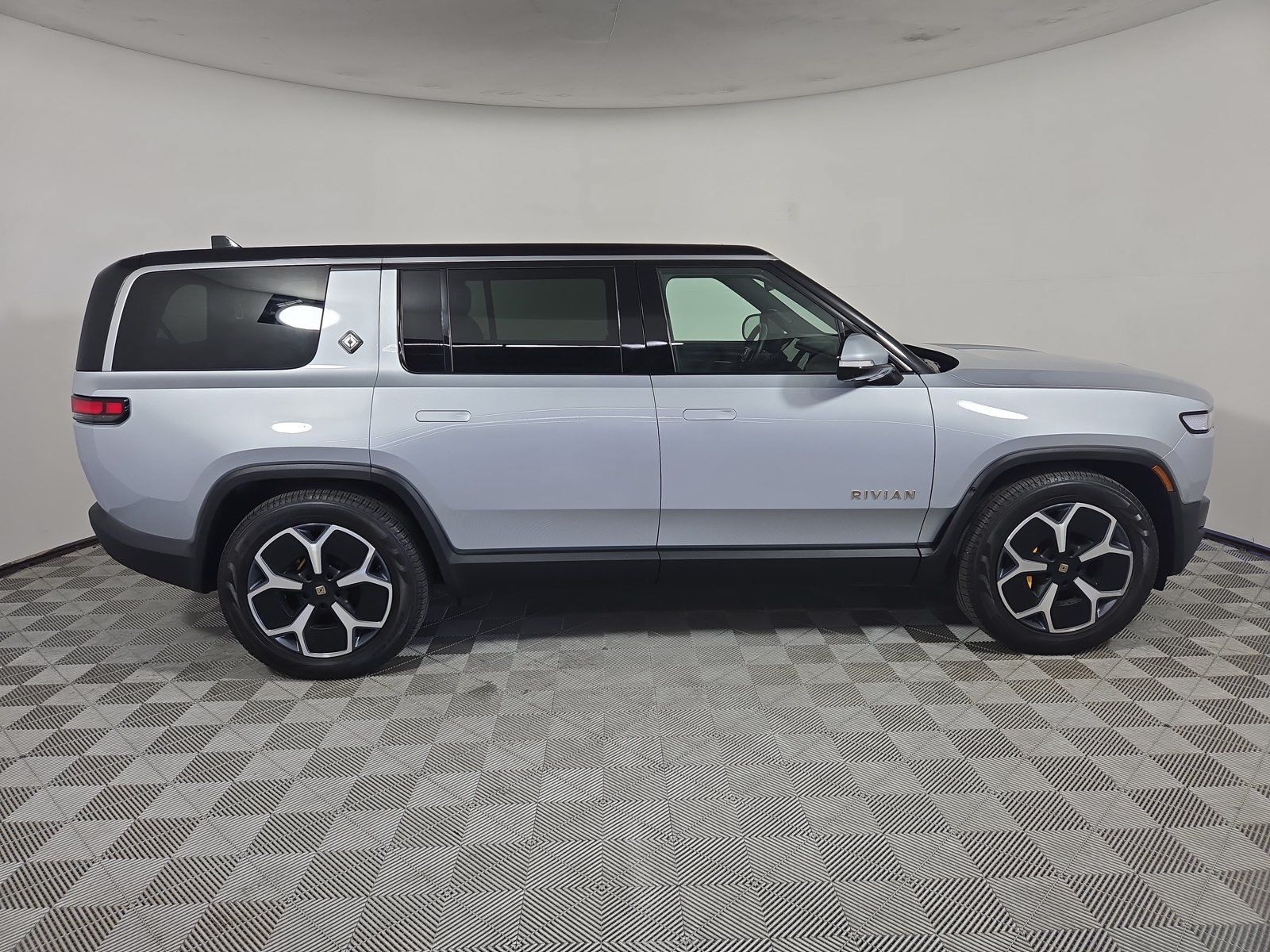 Used 2024 Rivian R1S Adventure Quad AWD/4WD image 6