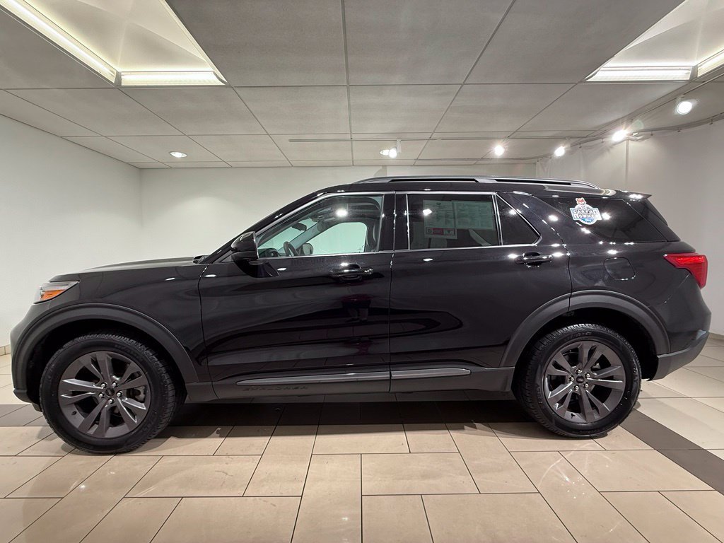 Used 2024 Ford Explorer XLT w/ Equipment Group 202A AWD/4WD image 2