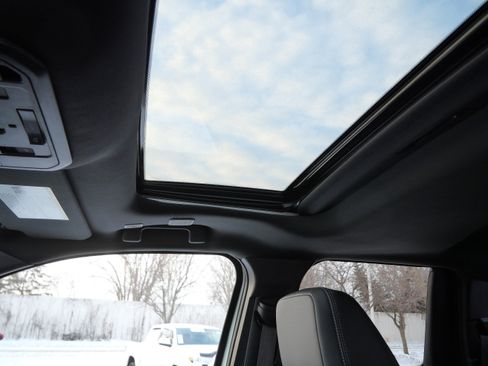 Used 2024 Toyota Tacoma TRD Off-Road image 33