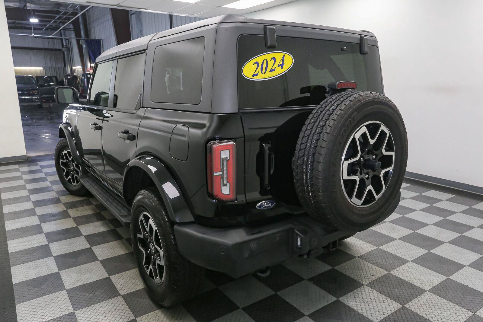 Used 2024 Ford Bronco Outer Banks AWD/4WD image 10