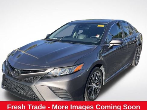 Used 2019 Toyota Camry SE image 1