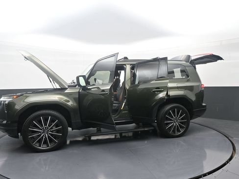 Used 2024 Lexus GX 550 w/ Cold Area Package AWD/4WD image 41