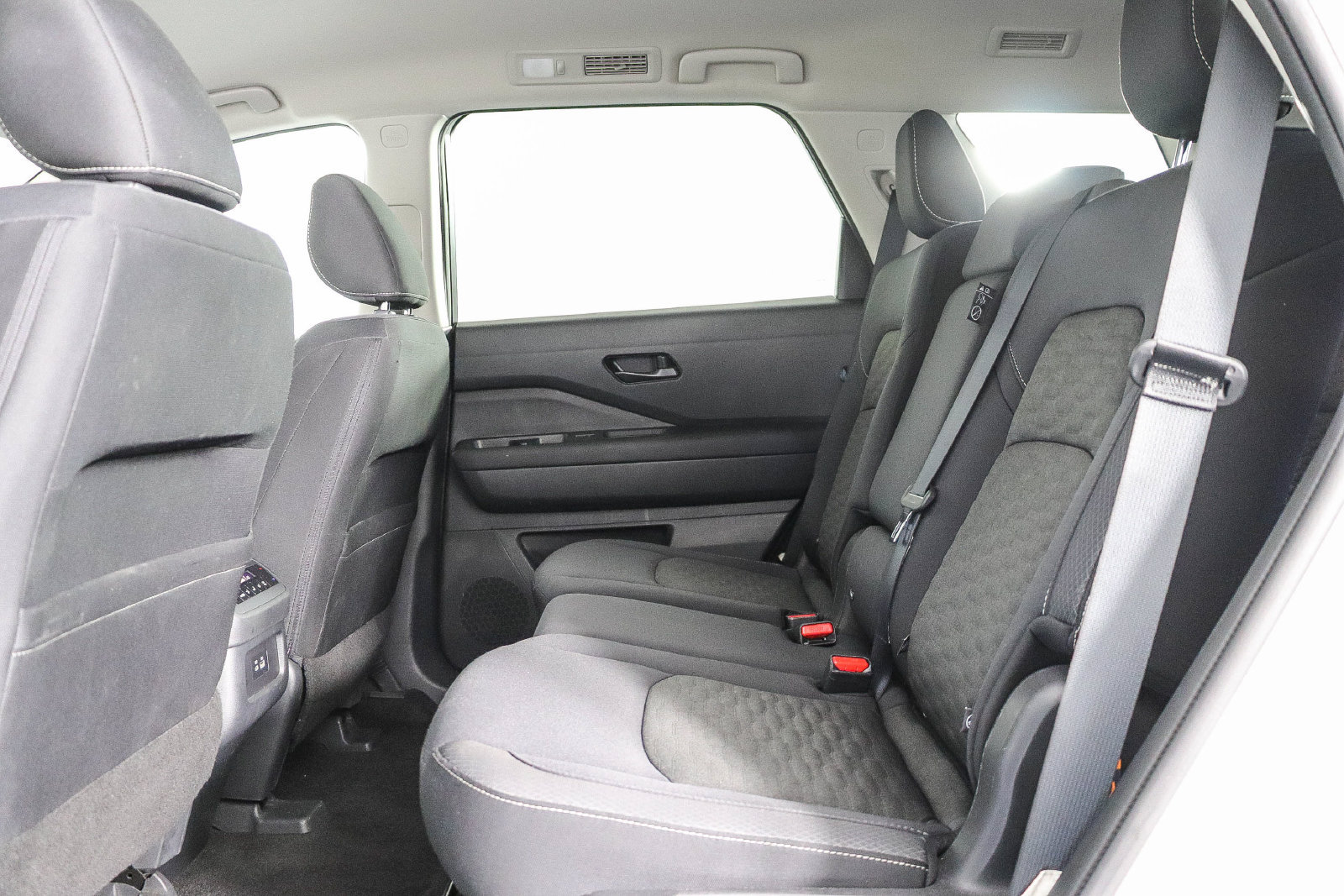 Used 2024 Nissan Pathfinder SV FWD image 19