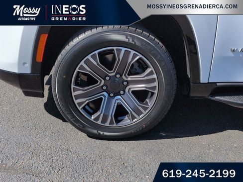 Used 2024 Jeep Wagoneer Series II w/ Flexible Seating Group image 10