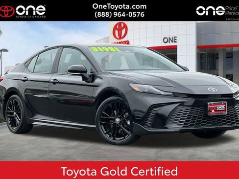 Certified 2025 Toyota Camry LE image 1