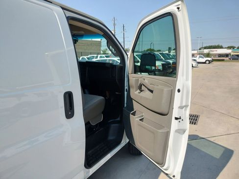 Used 2019 Chevrolet Express 3500 Extended w/ Driver Convenience Package image 33