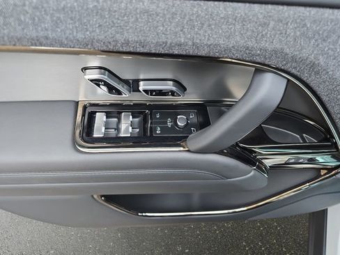 Used 2025 Land Rover Range Rover Sport SE image 31